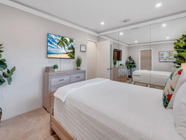 Luxurious Coral Ridge Residence with Heated Pool - Ideal Family Getaway